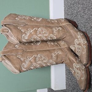 Circle G by Corral Embroidered Tan Cowboy Boots